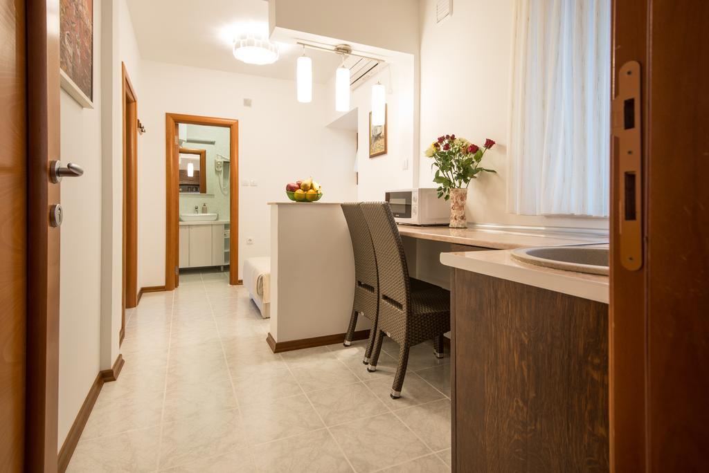 Apartments Babilon โกตอร์ ภายนอก รูปภาพ