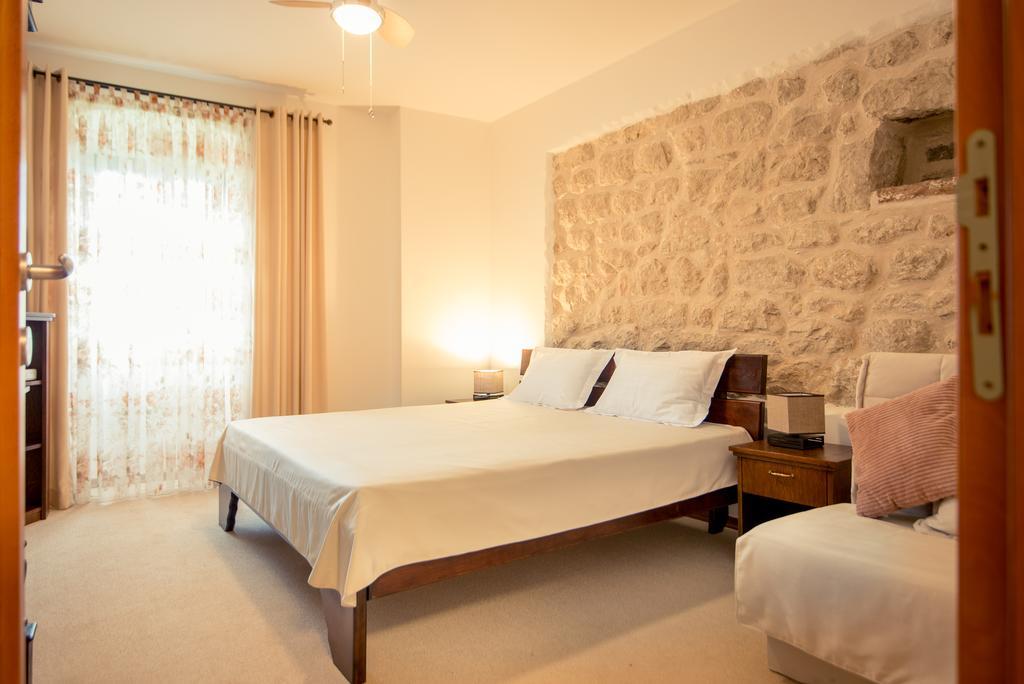 Apartments Babilon โกตอร์ ภายนอก รูปภาพ