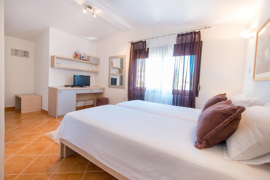 Apartments Babilon โกตอร์ ภายนอก รูปภาพ