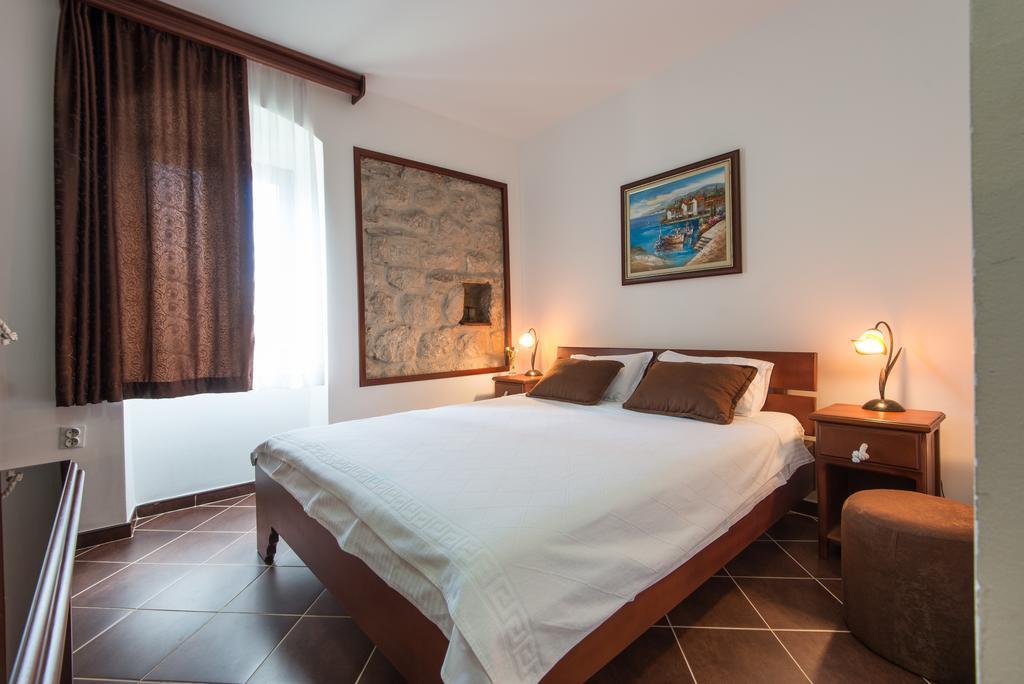 Apartments Babilon โกตอร์ ภายนอก รูปภาพ